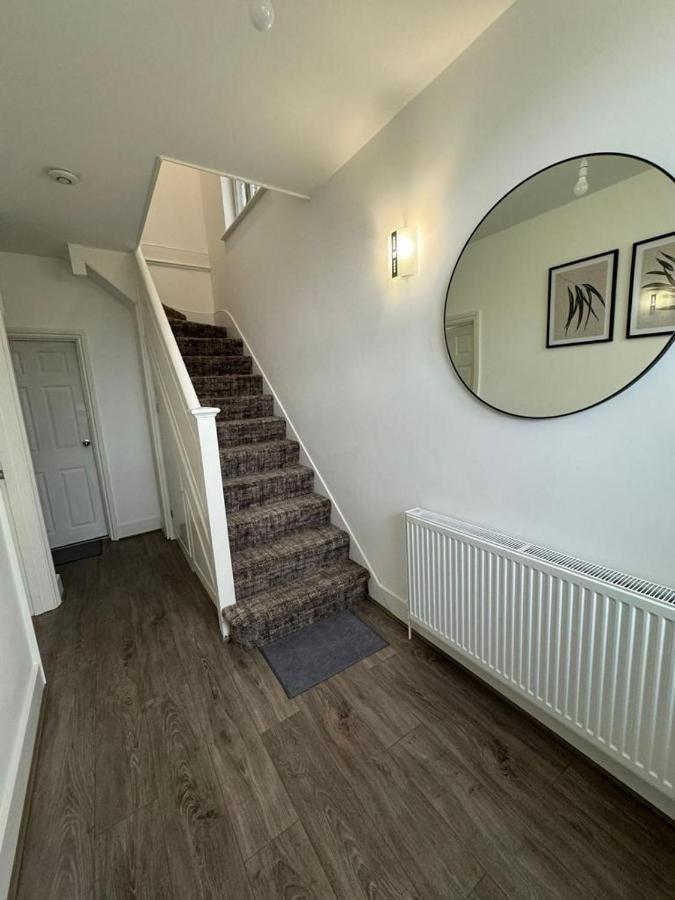 Smart Guest Rooms Fast Access To Central London Via Piccadilly Line New Southgate Exterior foto