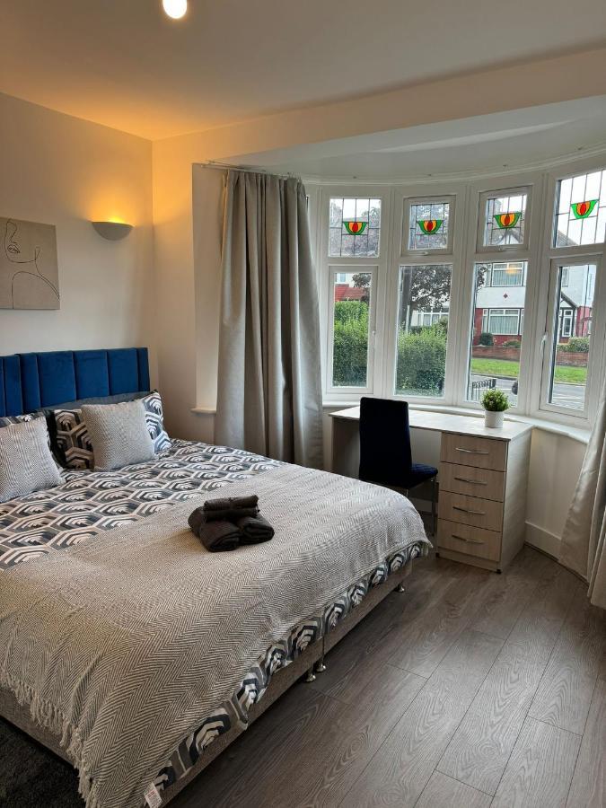 Smart Guest Rooms Fast Access To Central London Via Piccadilly Line New Southgate Exterior foto